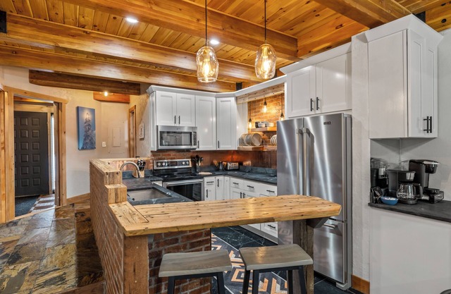 Alpine Townhome~Creekside Locker~Winter Shuttle