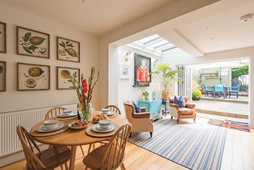 Wisteria Cottage by Keepers Cottages