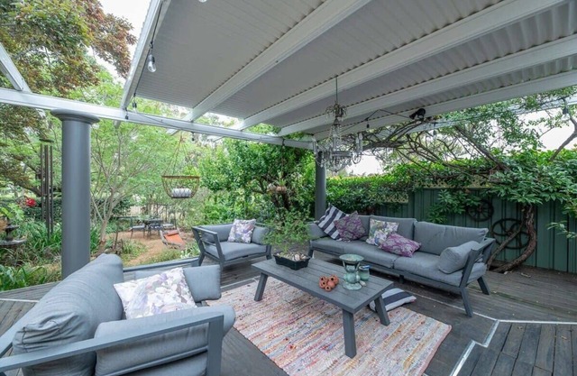 Wisteria - Golfside Entertainer, Vintage Grandeur