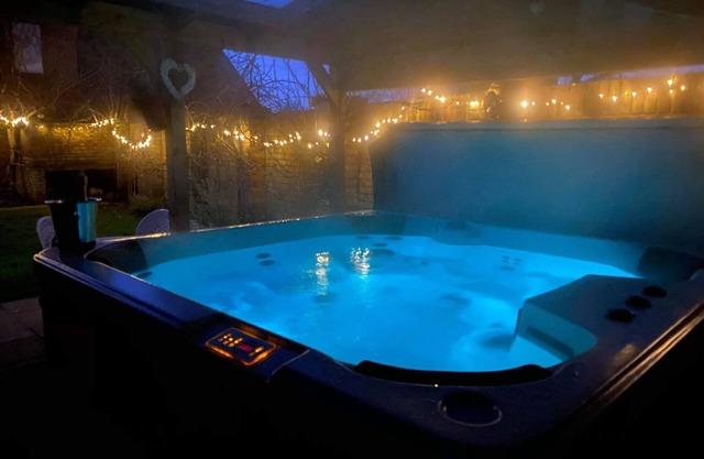 Lodge de luxe privé avec jardin clos et bain à remous privé, poêle à bois, WiFi