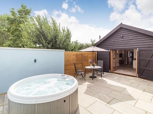 Wisteria Lodge - Ukc5804