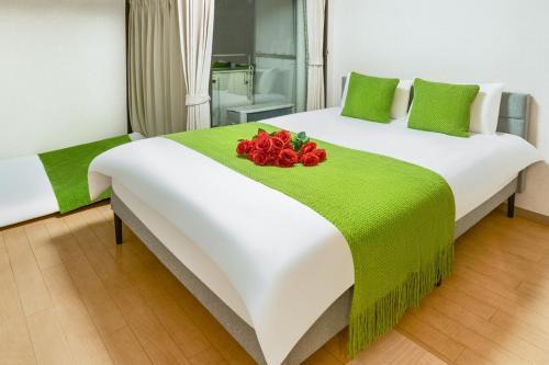 With elevator, 700m 4 min walk from Nishi-Shinjuku 5-chome, direct access to Shinjuku, 28 sqm
