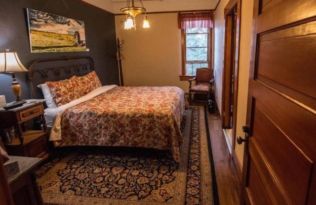 Adventure Await! On-site Restaurant and Bar, Near White River Falls State Park!