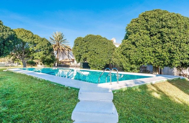 Avec un intérieur moderne et piscine commune - Appartement Rosmare