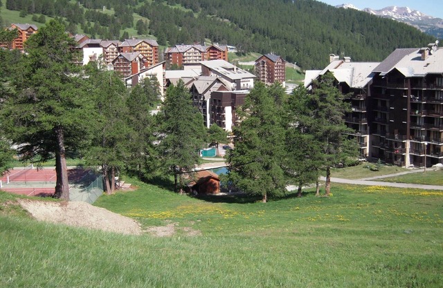 3* FRONT de NEIGE -PRES DE TOUT-CALME-CHALEUREUX-FONCTIONNEL-TRES EQUIPE-CONFORT