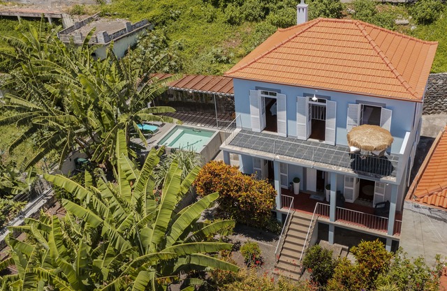 Avec jardin secret et piscine - Villa Quebra Costas