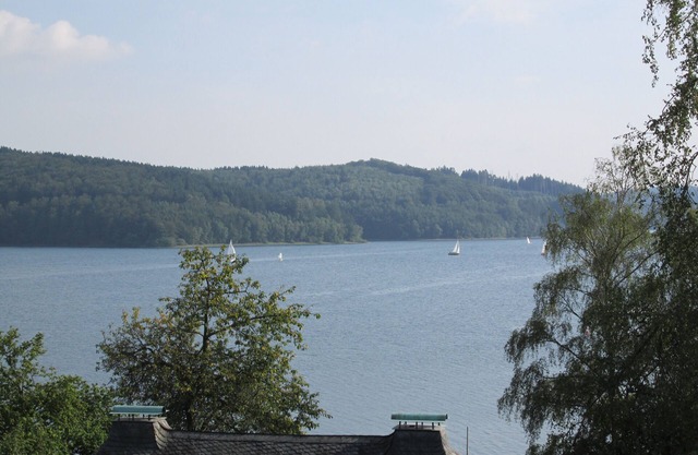 avec piscine et vue sur le Sorpesee