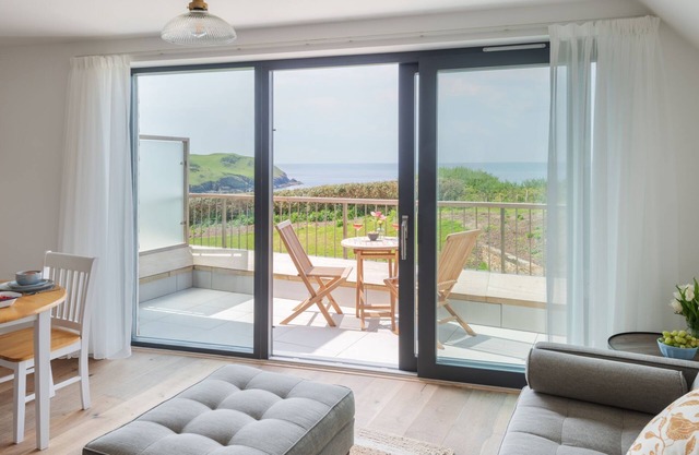 Withie Cove - a luxury coastal apartment footsteps from Hope Cove Beach
