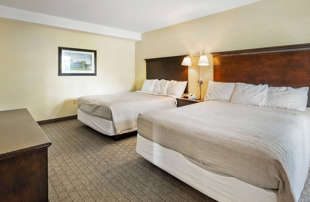 Witness the Gorgeous Scenery of Kelleys Island stay at Marblehead Suites 120