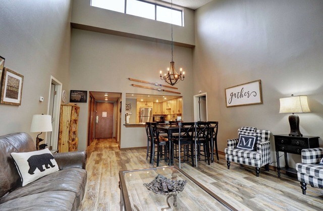 WL406: Large, Welcoming Condo with Incredible Views and Hot Tub! New Listing!