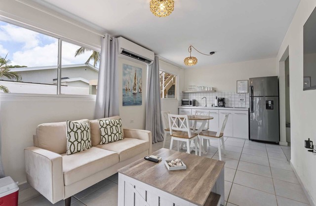 WLR4 - 2BR near Palm Beach - White Lotus Retreat