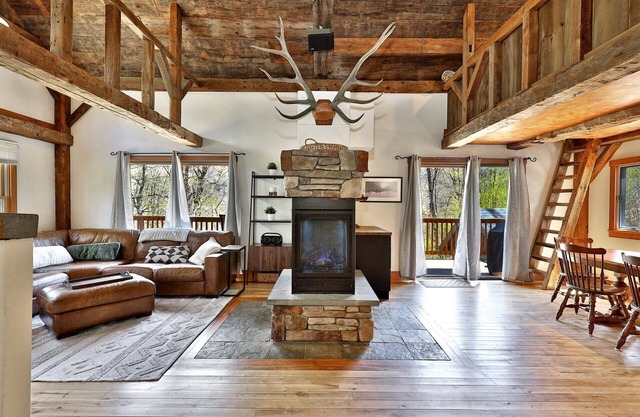 Wobbly Cabin: 2BR/1.5 Bath Charming Killington Retreat Close to Everything