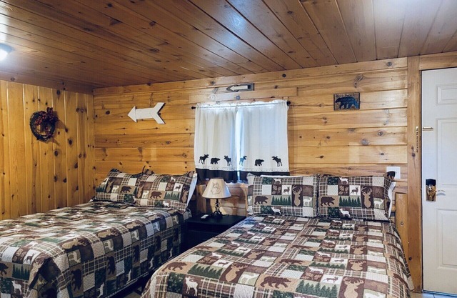 The Black Bear Inn The Wolf Den pour 4 personnes Propre, confortable! PLAT Wi-Fi