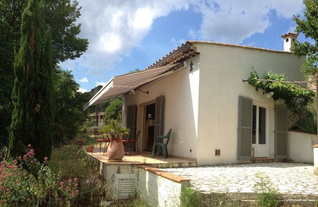 MERVEILLE ! Maisonnette de Charme climatisée au calme surplombant villag provenç