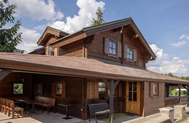 Belle maison de vacances privée avec WIFI, bain à remous, TV, terrasse, animaux admis et parking