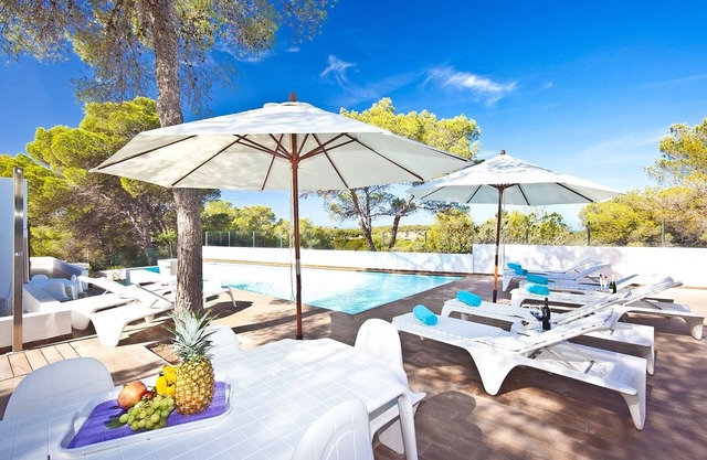 Magnifique Villa à Cala Bassa num officiel. ET-0749-E