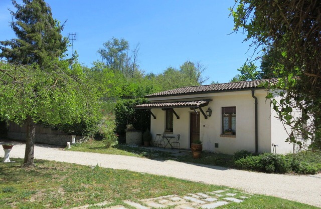 Belle maison de vacances privée pour 2 personnes avec WIFI, TV, terrasse, animaux admis et parking