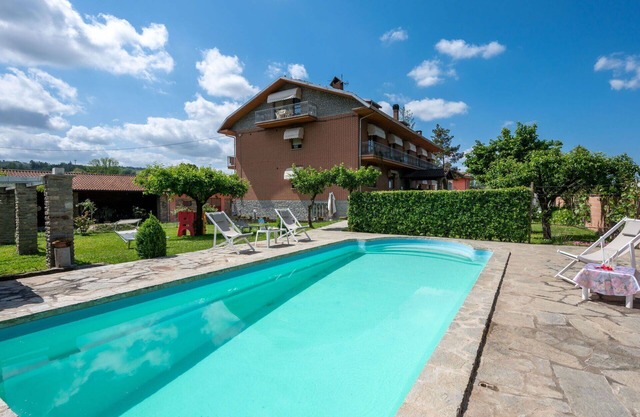 Belle maison de vacances pour 4 personnes avec WIFI, piscine, TV, terrasse et parking