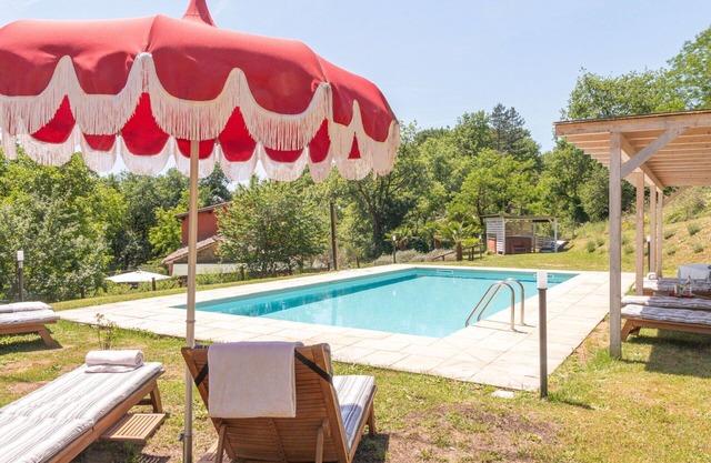 Maison de vacances privée avec bain à remous, piscine privée, WIFI, climatisation, TV, patio