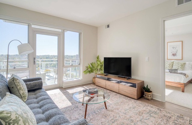 Wonderful 1BR in Arlington, Pool + Pet-Friendly