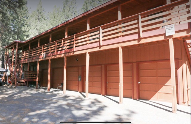 Wonderful 2 Bed Room Ski Condo. Walk to The Village.