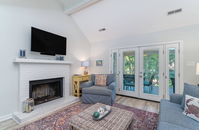 Wonderful 2BR+Loft Cottage! Close to Beach! Screened Porch w/ Wooded Views! Amenity Cards!