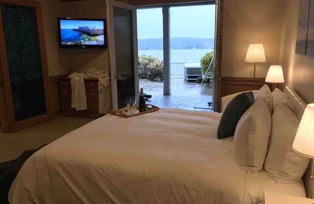 Spacieux appartement privé au bord de l'eau. 20 min de Seattle. Vue magnifique toute l'année!