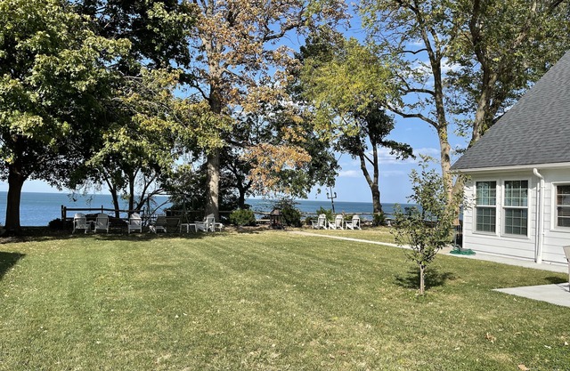 MAGNIFIQUE MAISON DE 3 CHAMBRES AU LAC AVEC GRAND PARC DE QUARTIER