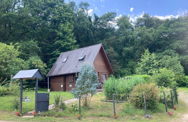Wonderful 3-bedroom chalet on a seasonal campsite in the forest