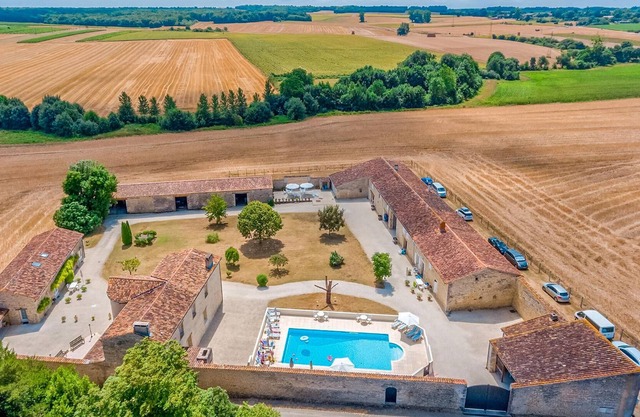 3 chambres hébergement à St.Hilaire-de-Villefr.