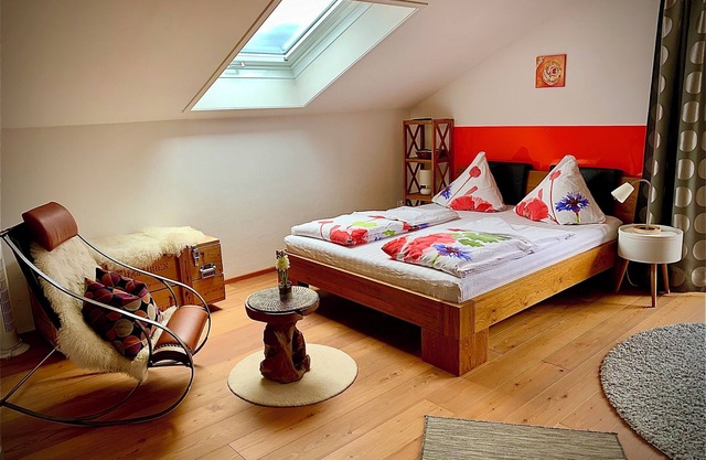 appartement meublé avec goût dans un bel endroit calme avec balcon