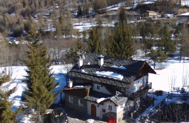 Wonderful chalet in the countryside, between meadows and the river