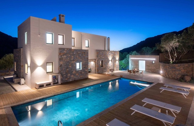Wonderful Family Cretan Villa | 5 bedrooms | Private Pool | Vrachasi