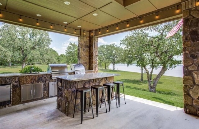 Wonderful Family-sized Lake House!