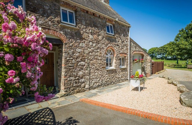 Magnifique maison de vacances, endroit paisible avec piscine intérieure chauffée