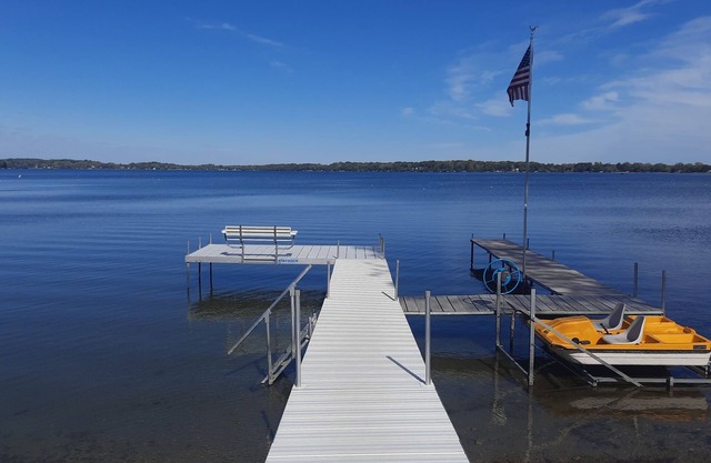 Rock Lake Home, parfait pour vos vacances en famille! Peut accueillir 8 adultes et 8 enfants!