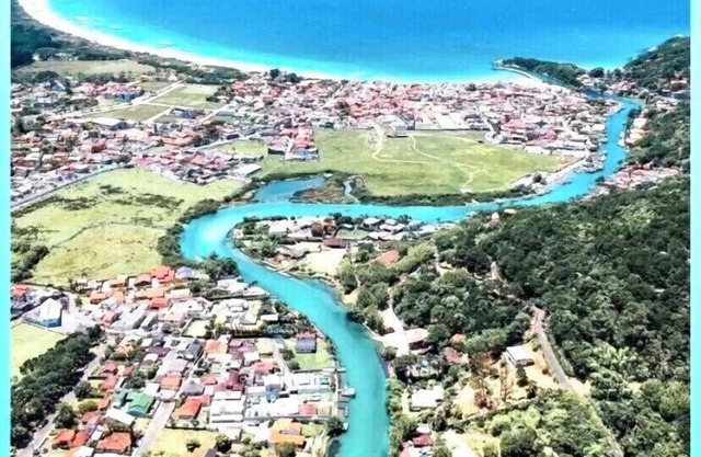 Wonderful house by the canal