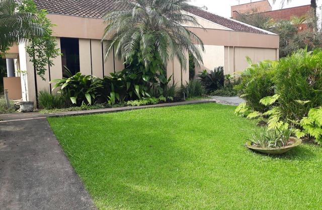 MAGNIFIQUE MAISON À ENSEADA-GUARUJÁ DANS UN CONDOMINIUM FERMÉ EN TOUTE SÉCURITÉ