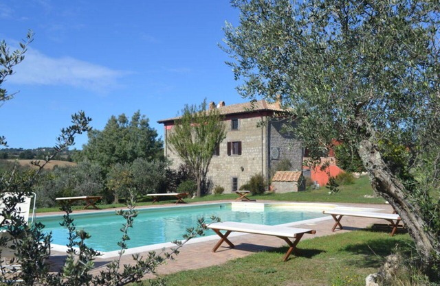 Belle maison de vacances privée avec piscine privée, WIFI, patio, animaux admis et parking