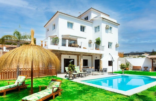 Magnifique maison de vacances privée avec climatisation, WIFI, piscine privée, TV et parking