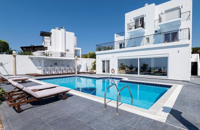 Belle maison de vacances privée avec piscine privée, WIFI, climatisation, TV, balcon et parking