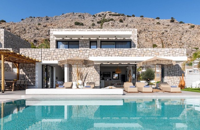 Magnifique maison de vacances privée avec piscine privée, WIFI, climatisation, TV, balcon, parking
