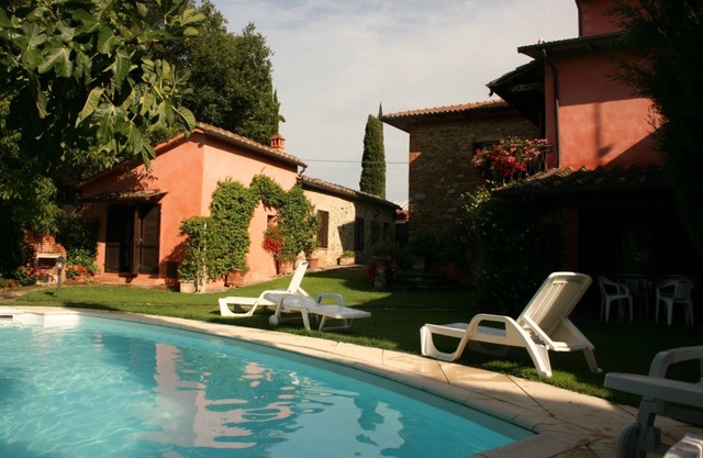 Magnifique maison de vacances privée pour 12 personnes avec piscine privée, WIFI, TV et parking