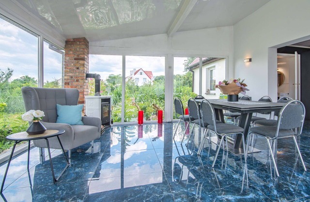 Belle maison de vacances privée avec piscine privée, WIFI, TV, terrasse, animaux admis, parking