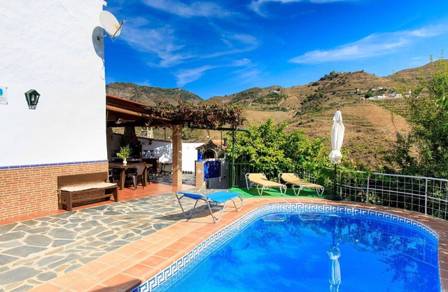 Belle maison de vacances privée avec piscine privée, WIFI, TV, terrasse, animaux admis, parking