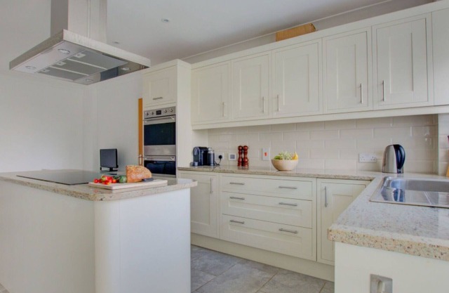 Wonderful private villa for 12 guests with WIFI, TV, patio, pets allowed and parking