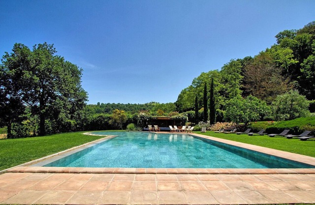 Maison de vacances privée avec bain à remous, piscine, WIFI, climatisation, TV, patio