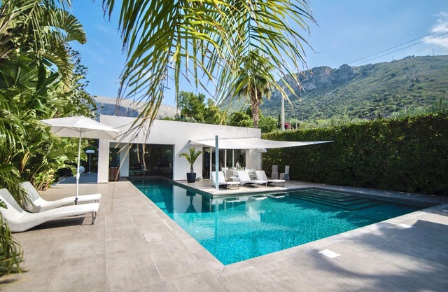 Magnifique maison de vacances privée avec WIFI, piscine privée, climatisation, TV, patio, parking