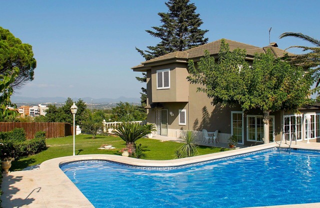 Belle maison de vacances privée avec piscine privée, climatisation, WIFI, TV, patio et parking