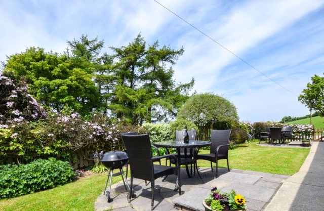 Wonderful private villa for 4 people with TV, patio and parking